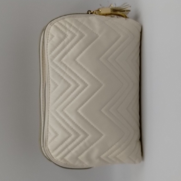 Tartan Twine quilted two part makeup bag zip top with gold tassels cream - Picture 4 of 13